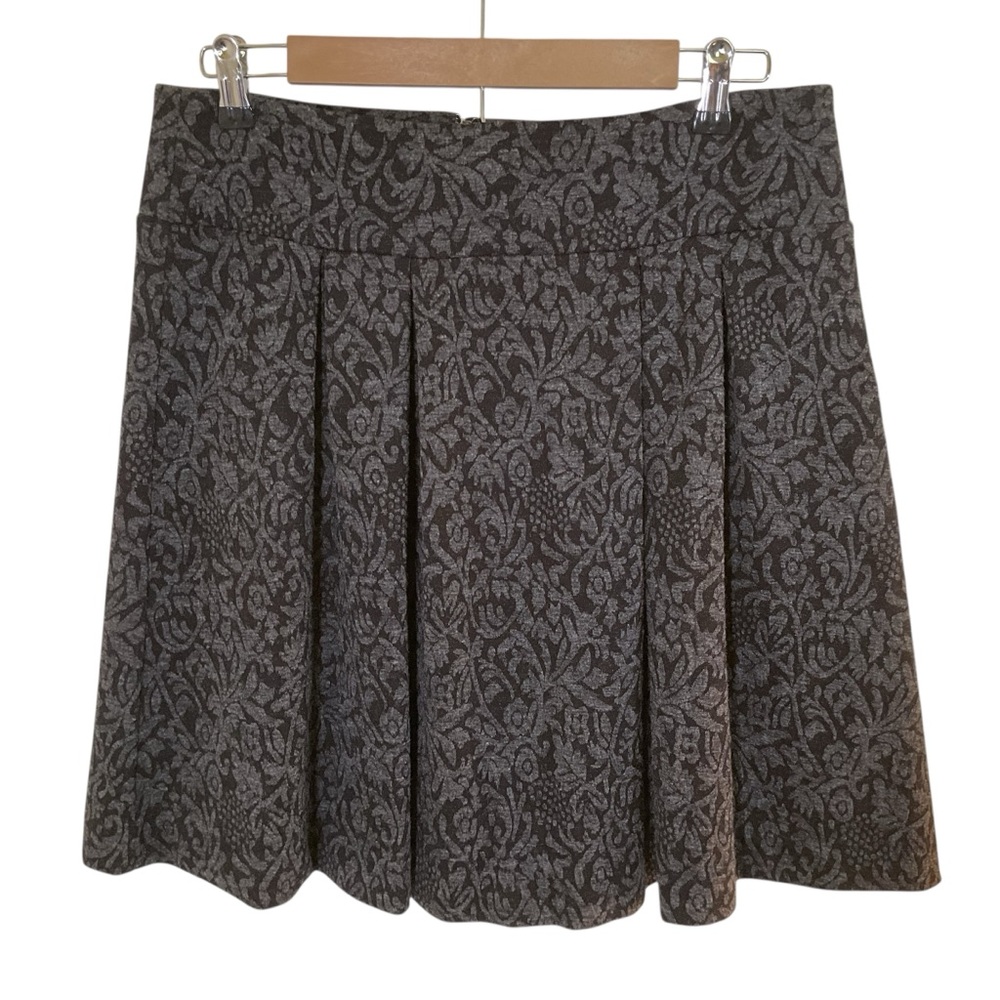 Loft Women’s Black/Gray Floral Pleated Front Back Zip Skirt.  Size 12